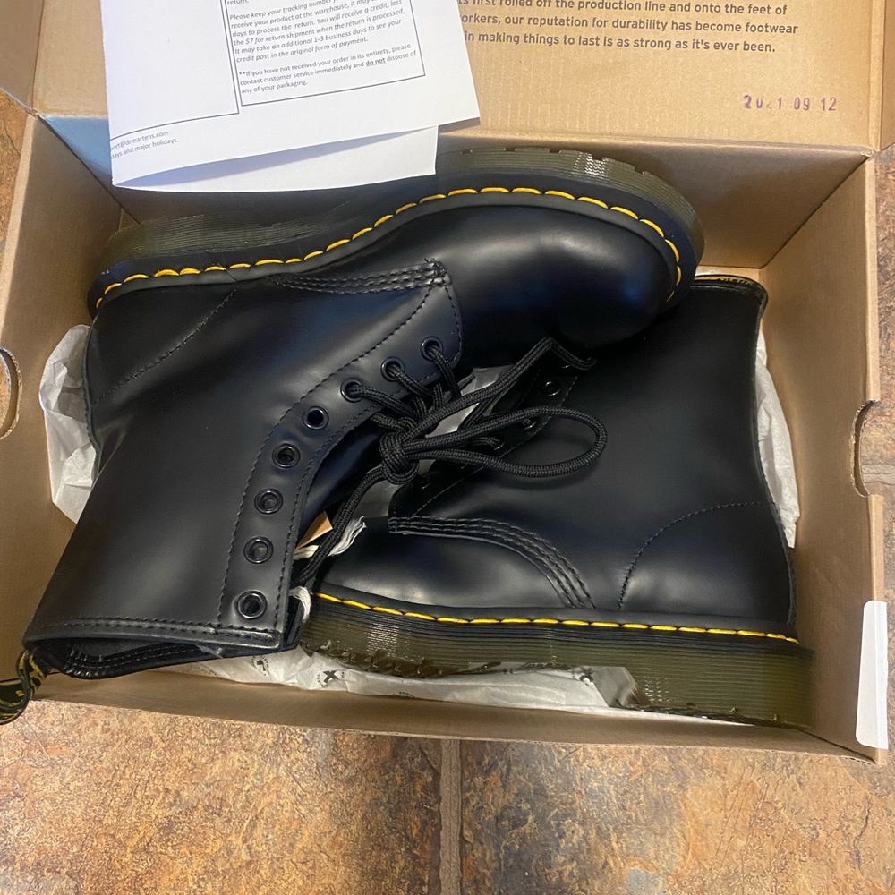 Dr Martens 1460 Smooth Leather Lace Up Boots